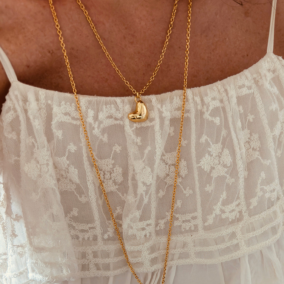 Collar pequeño de oro con corazón de Latido - Corto
