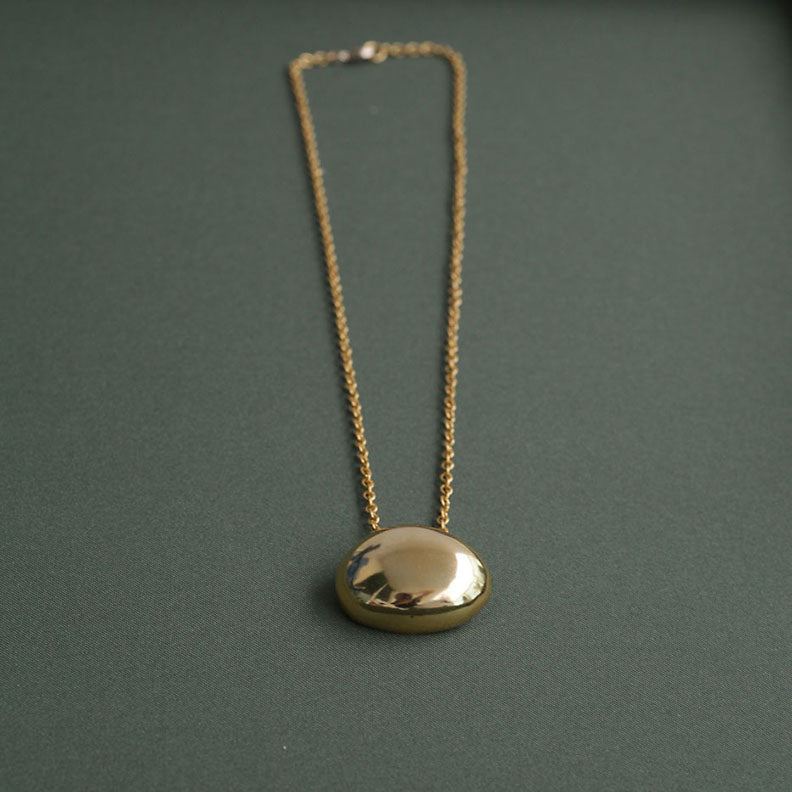Collar de oro con forma de gota de Ursula