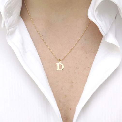 Collar con inicial
